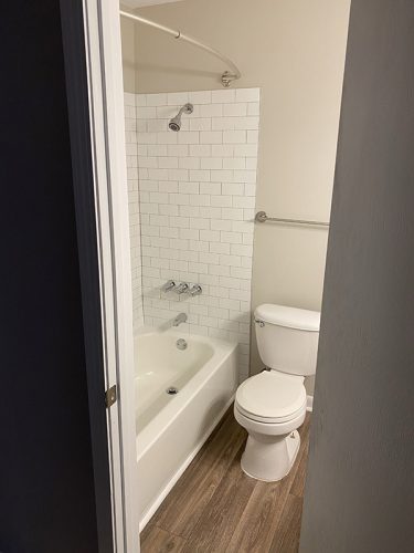 HR Bathroom 2