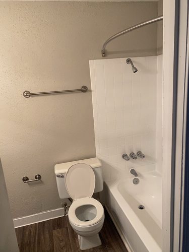HR Bathroom Commode